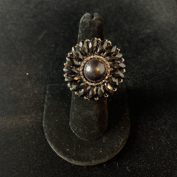 Black,Faceted, Circle, Silver Tone Stretch Ring - Picture 1 of 2
